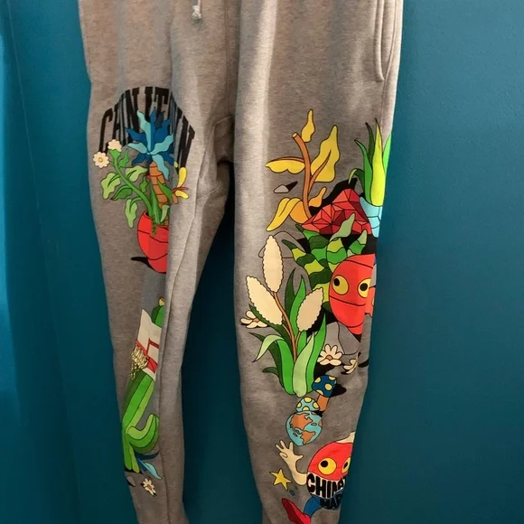 ChinatownMarketXDabsmyla collaboration sweatpants. - Picture 2 of 8